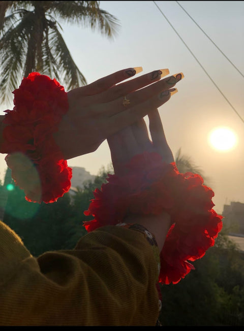 Artificial Hand Gajra Made With Polyester Fabric
