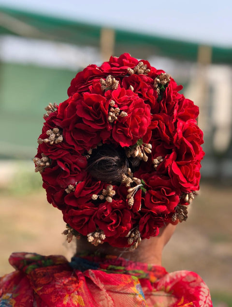 Stylish Velvet Flower Hair Gajra with imported pilons Material Finish