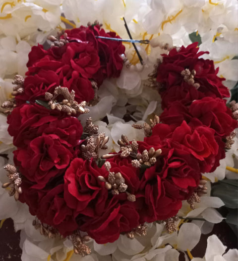 Stylish Velvet Flower Hair Gajra with imported pilons Material Finish