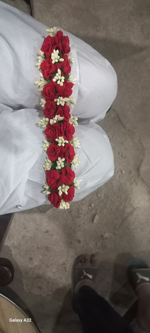 Decent Velvet Hair Gajra with imported plastic Material